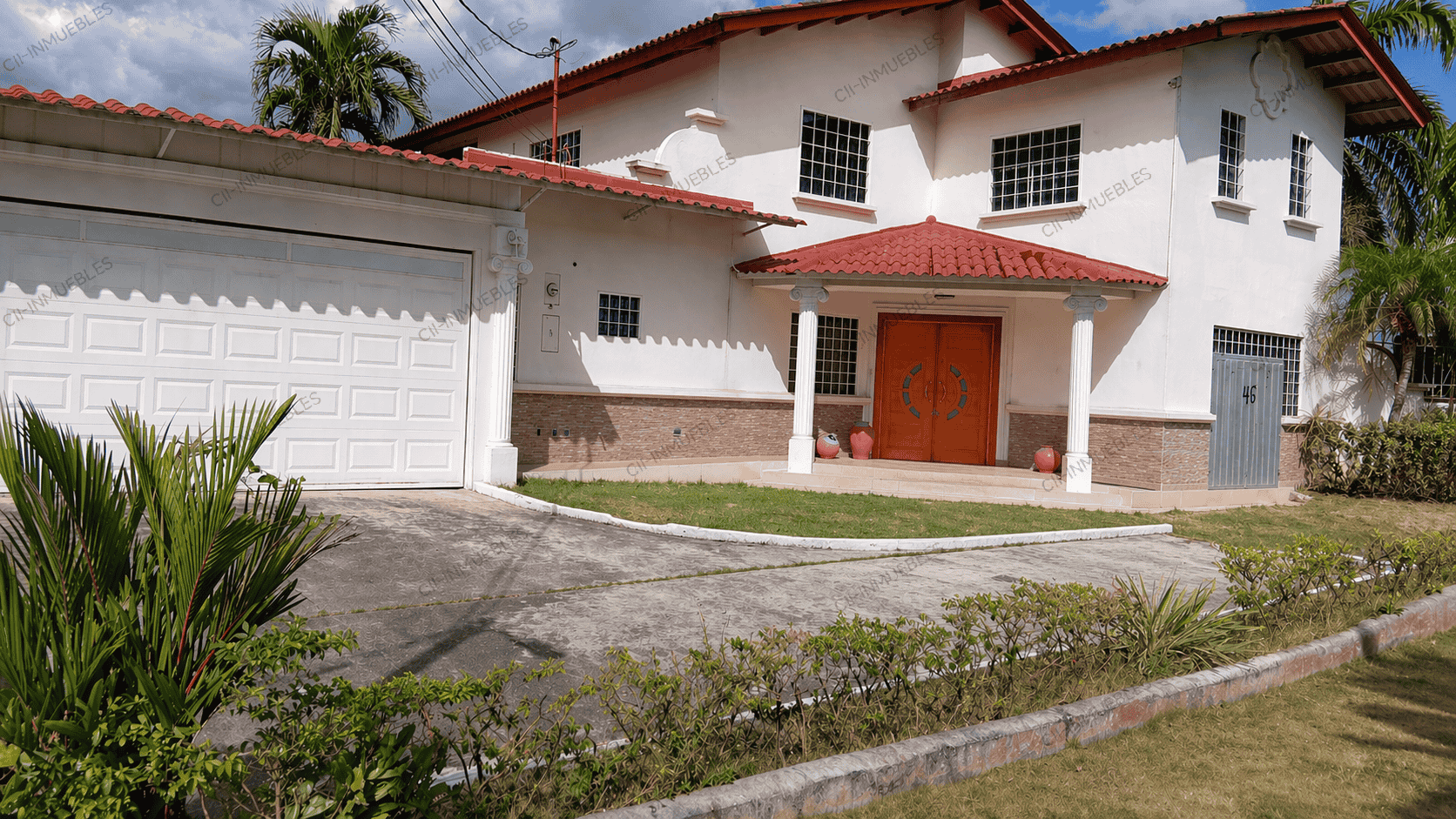 Casa 2 Niveles – Villa Lucre (706 m²)